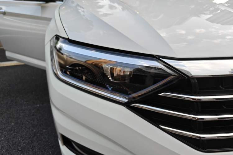 Used Volkswagen Sagitar 2020 280TSI DSG Comfort Version China VI Standard Right Front Headlight