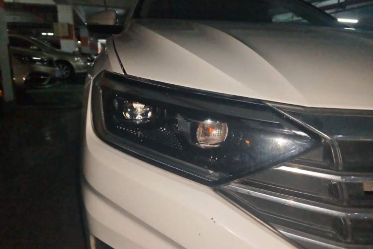 Used Volkswagen Sagitar 2020 280TSI DSG Comfort Version China VI Standard Right Front Headlight