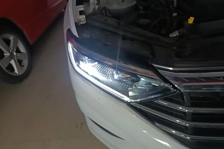 Used Volkswagen Sagitar 2020 280TSI DSG Comfort Version China VI Standard Right Front Headlight