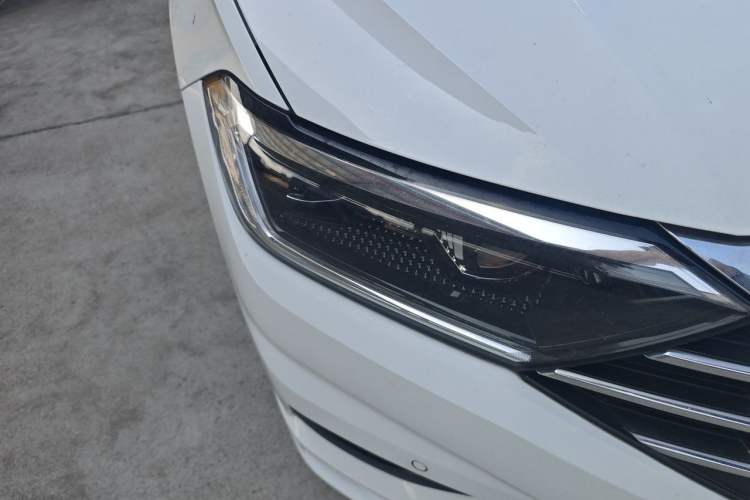 Used Volkswagen Sagitar 2020 200TSI DSG Comfort Version China VI Standard Right Front Headlight