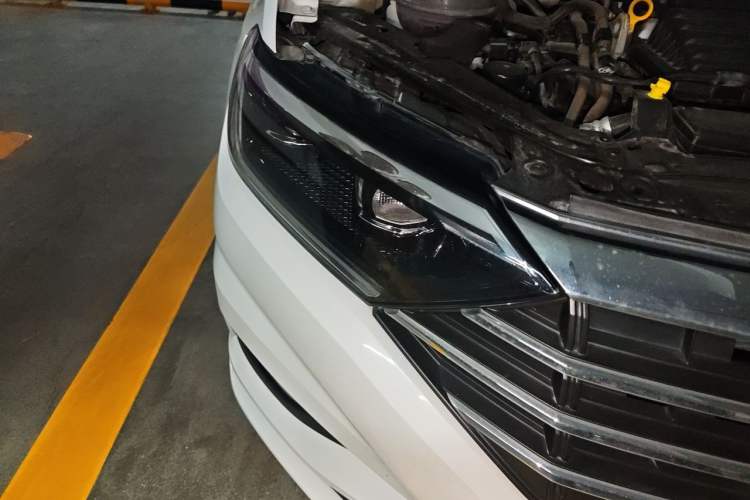 Used Volkswagen Sagitar 2020 280TSI DSG Comfort Version China VI Standard Right Front Headlight