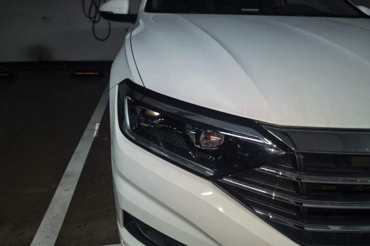 Used Volkswagen Sagitar 2020 200TSI DSG Comfort Version China VI Standard Right Front Headlight