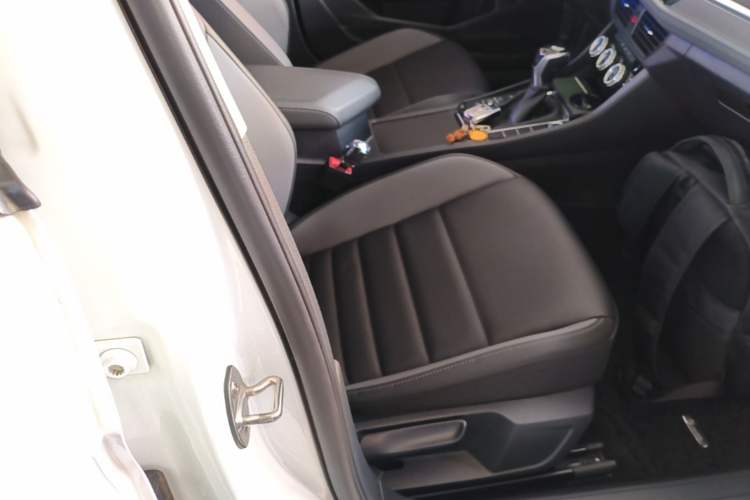 Used Volkswagen Sagitar 2020 200TSI DSG Comfort Version China VI Standard Right Front Seat