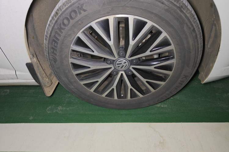Used Volkswagen Sagitar 2020 280TSI DSG Comfort Version China VI Standard Right Front Wheel Hub