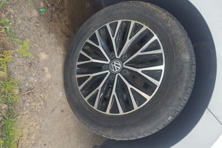 Used Volkswagen Sagitar 2020 200TSI DSG Comfort Version China VI Standard Right Front Wheel Hub
