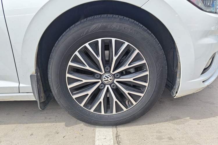 Used Volkswagen Sagitar 2020 280TSI DSG Comfort Version China VI Standard Right Front Wheel Hub