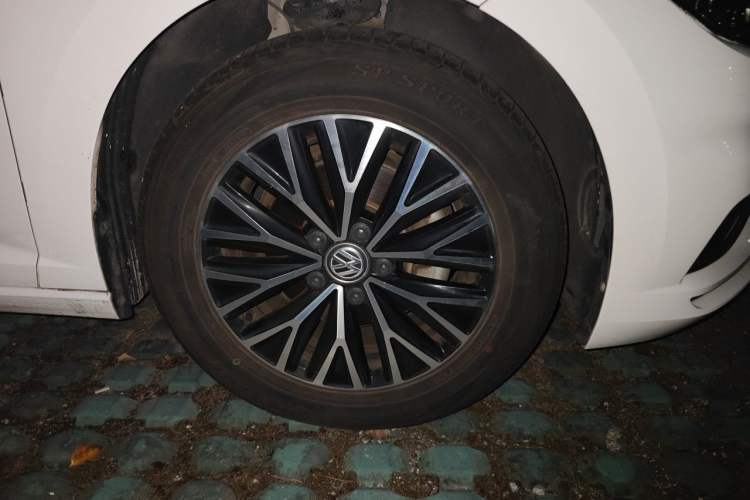 Used Volkswagen Sagitar 2020 200TSI DSG Comfort Version China VI Standard Right Front Wheel Hub