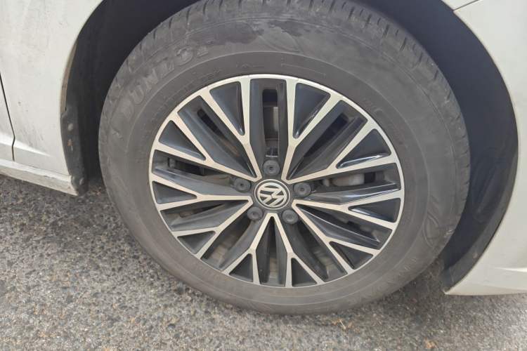 Used Volkswagen Sagitar 2020 280TSI DSG Comfort Version China VI Standard Right Front Wheel Hub