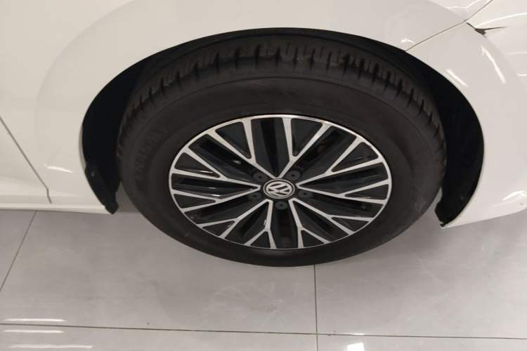 Used Volkswagen Sagitar 2020 200TSI DSG Comfort Version China VI Standard Right Front Wheel Hub