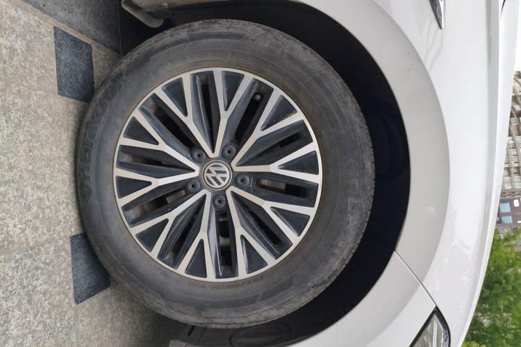 Used Volkswagen Sagitar 2020 280TSI DSG Comfort Version China VI Standard Right Front Wheel Hub