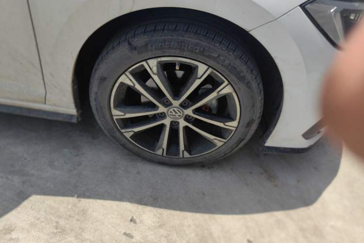 Used Volkswagen Sagitar 2020 280TSI DSG R-Line China VI Right Front Wheel Hub