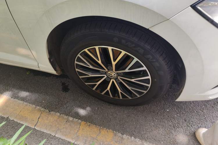 Used Volkswagen Sagitar 2020 280TSI DSG Comfort Version China VI Standard Right Front Wheel Hub