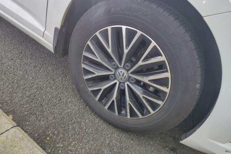 Used Volkswagen Sagitar 2020 280TSI DSG Comfort Version China VI Standard Right Front Wheel Hub