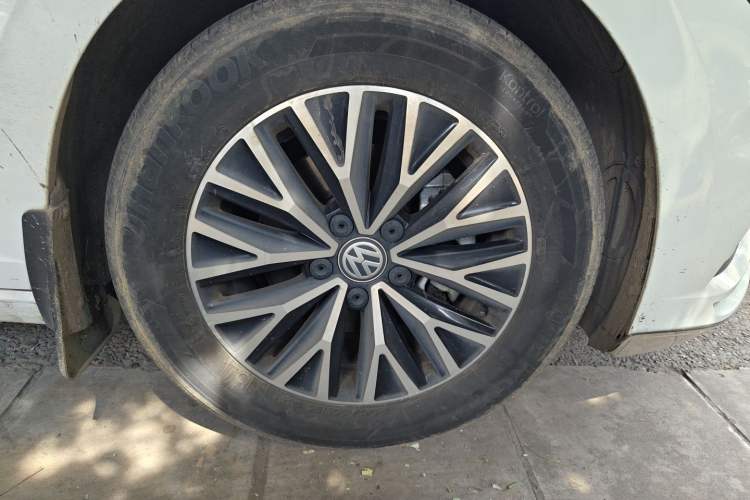 Used Volkswagen Sagitar 2020 280TSI DSG Comfort Version China VI Standard Right Front Wheel Hub