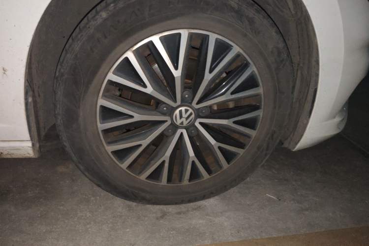 Used Volkswagen Sagitar 2020 200TSI DSG Comfort Version China VI Standard Right Front Wheel Hub