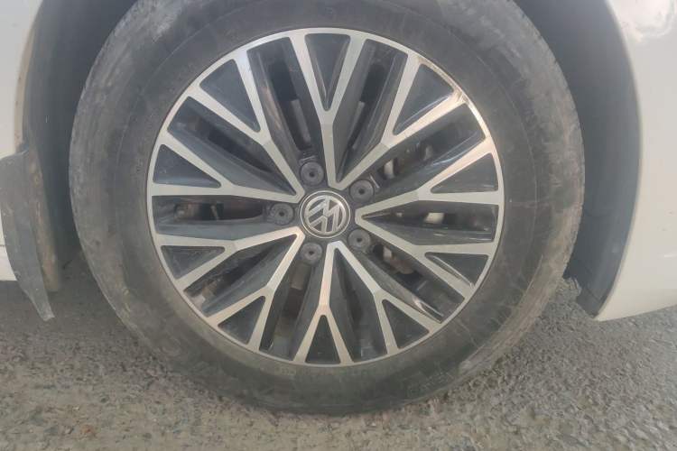 Used Volkswagen Sagitar 2020 280TSI DSG Comfort Version China VI Standard Right Front Wheel Hub