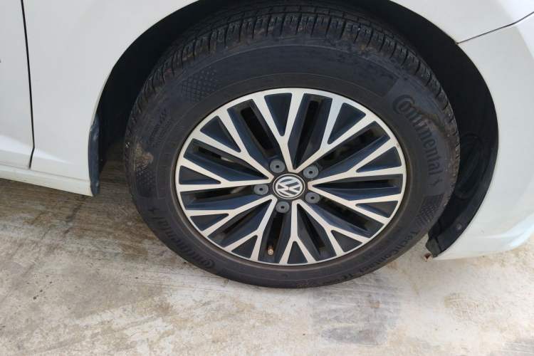 Used Volkswagen Sagitar 2020 280TSI DSG Comfort Version China VI Standard Right Front Wheel Hub