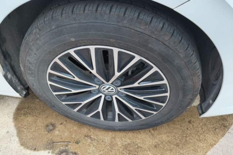Used Volkswagen Sagitar 2020 280TSI DSG Comfort Version China VI Standard Right Front Wheel Hub