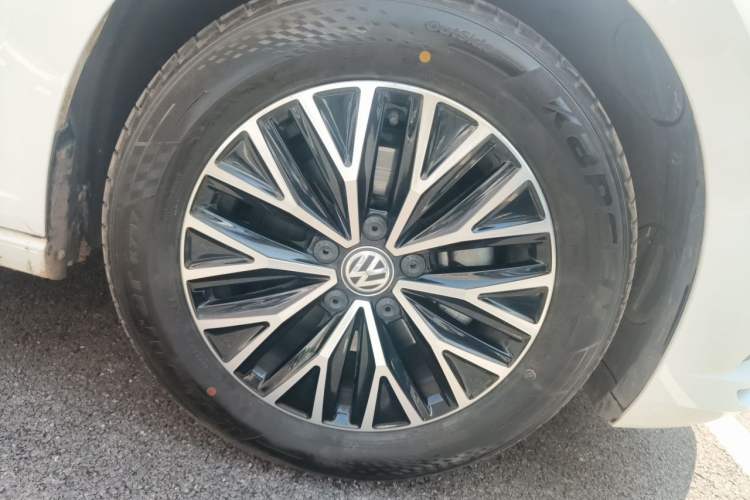 Used Volkswagen Sagitar 2020 200TSI DSG Comfort Version China VI Standard Right Front Wheel Hub