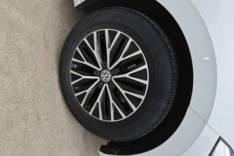 Used Volkswagen Sagitar 2020 200TSI DSG Comfort Version China VI Standard Right Front Wheel Hub