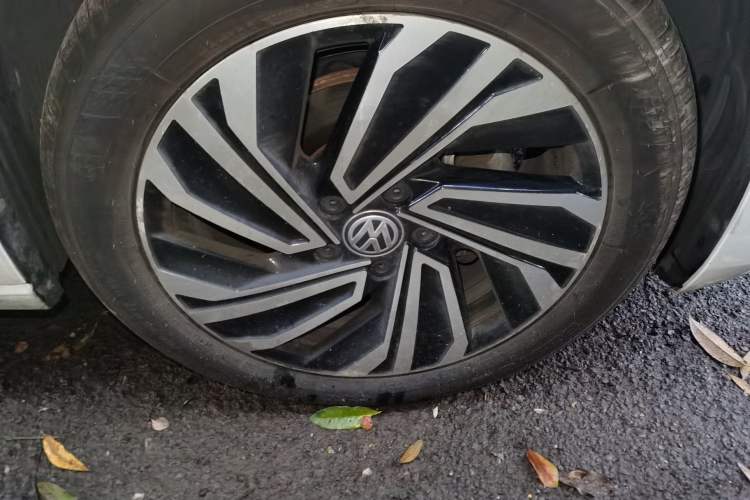 Used Volkswagen Sagitar 2020 280TSI DSG Luxury Version China VI Standard Right Front Wheel Hub