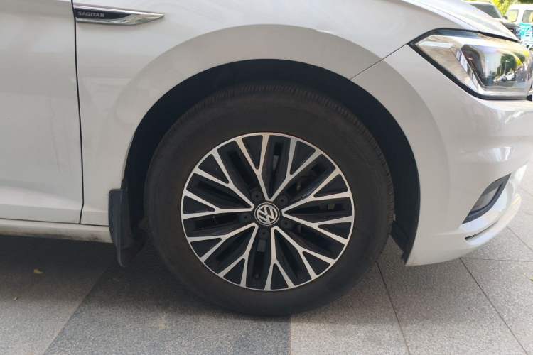 Used Volkswagen Sagitar 2020 200TSI DSG Comfort Version China VI Standard Right Front Wheel Hub