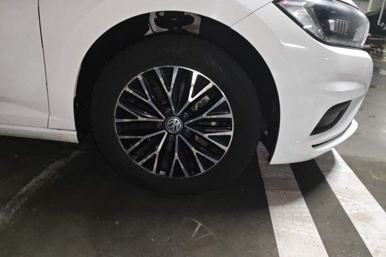 Used Volkswagen Sagitar 2020 200TSI DSG Comfort Version China VI Standard Right Front Wheel Hub