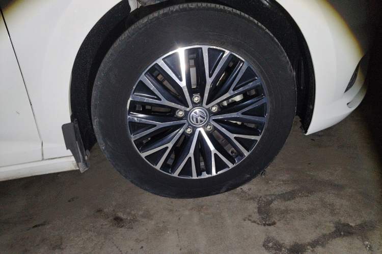 Used Volkswagen Sagitar 2020 200TSI DSG Comfort Version China VI Standard Right Front Wheel Hub