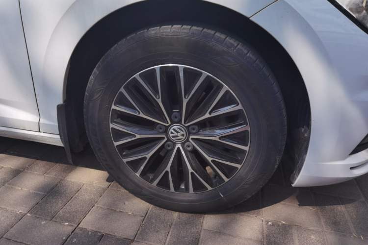 Used Volkswagen Sagitar 2020 200TSI DSG Comfort Version China VI Standard Right Front Wheel Hub