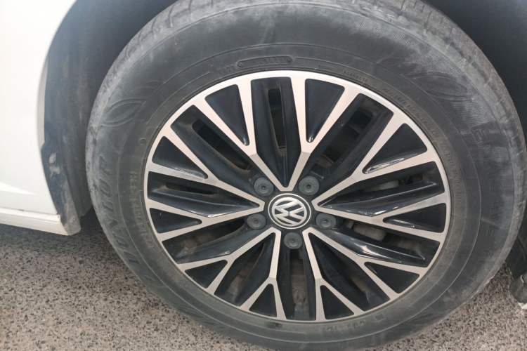 Used Volkswagen Sagitar 2020 200TSI DSG Comfort Version China VI Standard Right Front Wheel Hub