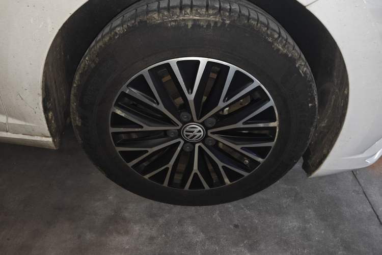 Used Volkswagen Sagitar 2020 280TSI DSG Comfort Version China VI Standard Right Front Wheel Hub