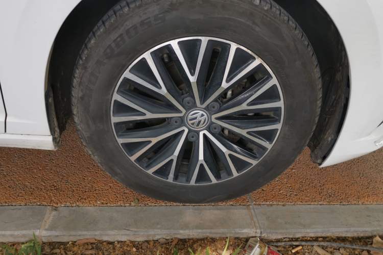Used Volkswagen Sagitar 2020 280TSI DSG Comfort Version China VI Standard Right Front Wheel Hub
