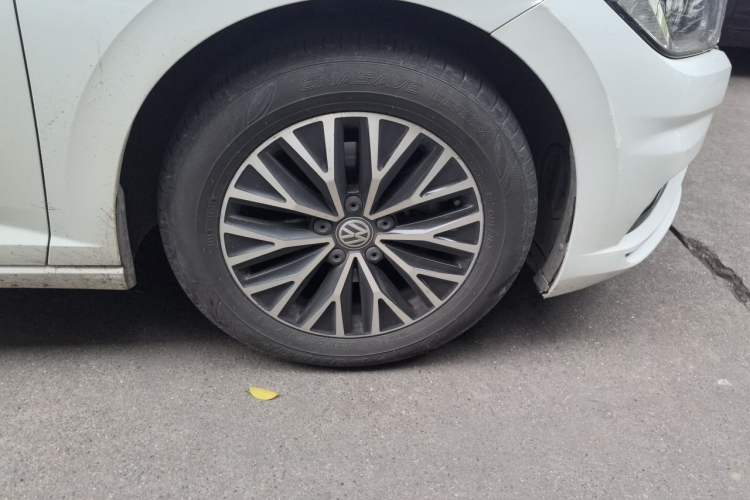 Used Volkswagen Sagitar 2020 280TSI DSG Comfort Version China VI Standard Right Front Wheel Hub