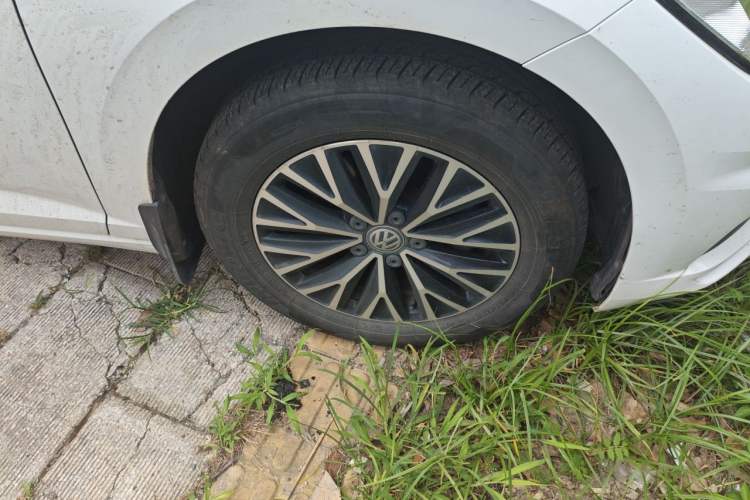Used Volkswagen Sagitar 2020 280TSI DSG Comfort Version China VI Standard Right Front Wheel Hub