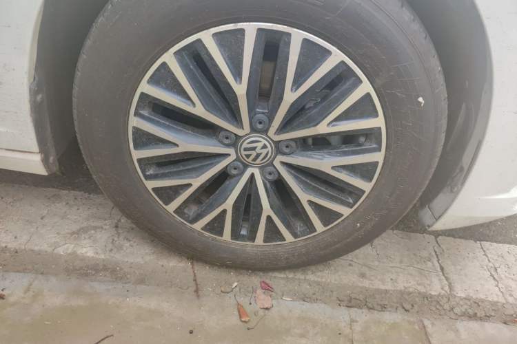 Used Volkswagen Sagitar 2020 280TSI DSG Comfort Version China V Standard Right Front Wheel Hub