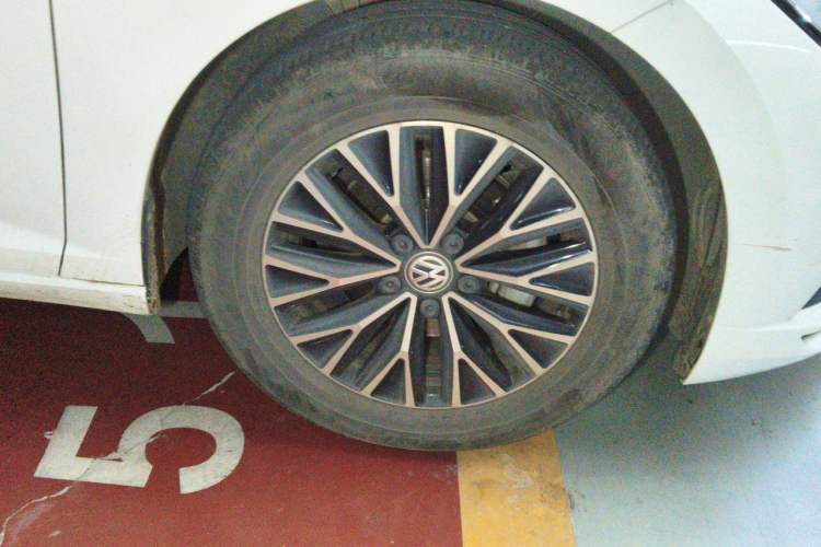 Used Volkswagen Sagitar 2020 280TSI DSG Comfort Version China VI Standard Right Front Wheel Hub