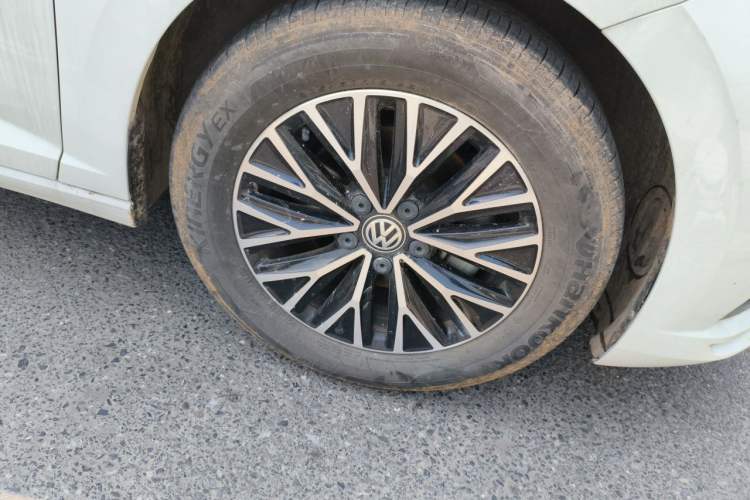 Used Volkswagen Sagitar 2020 280TSI DSG Comfort Version China VI Standard Right Front Wheel Hub