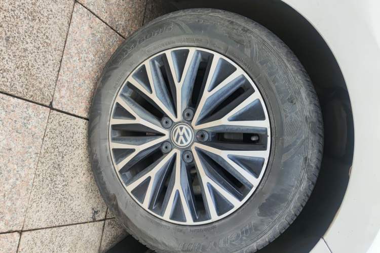 Used Volkswagen Sagitar 2020 280TSI DSG Comfort Version China VI Standard Right Front Wheel Hub