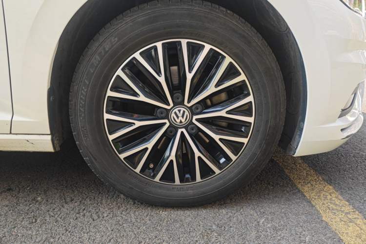 Used Volkswagen Sagitar 2020 280TSI DSG Comfort Version China VI Standard Right Front Wheel Hub