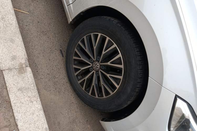 Used Volkswagen Sagitar 2020 280TSI DSG Comfort Version China VI Standard Right Front Wheel Hub