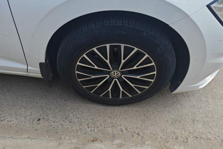 Used Volkswagen Sagitar 2020 200TSI DSG Comfort Version China VI Standard Right Front Wheel Hub