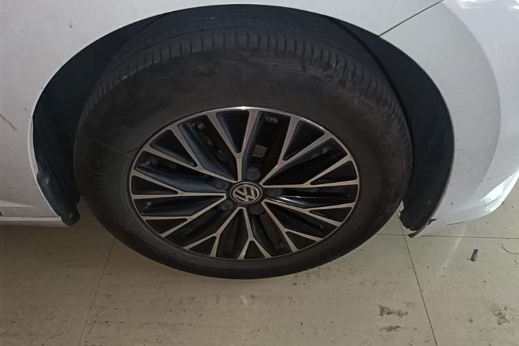 Used Volkswagen Sagitar 2020 280TSI DSG Comfort Version China VI Standard Right Front Wheel Hub