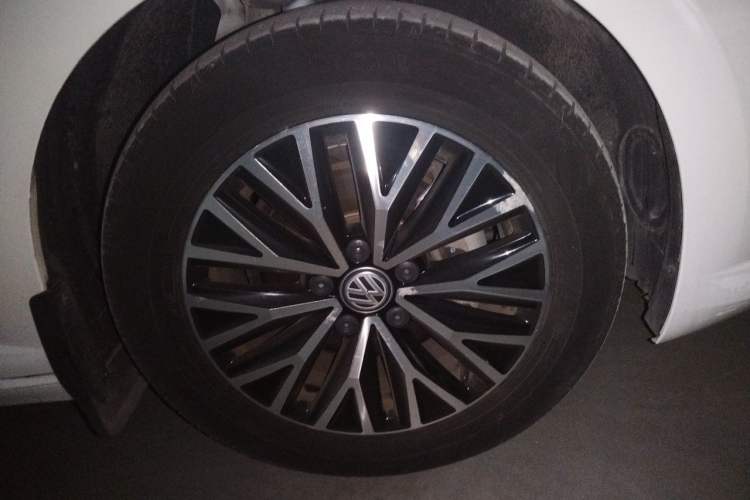 Used Volkswagen Sagitar 2020 200TSI DSG Comfort Version China VI Standard Right Front Wheel Hub