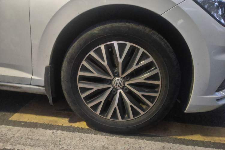 Used Volkswagen Sagitar 2020 280TSI DSG Comfort Version China VI Standard Right Front Wheel Hub