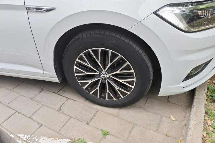Used Volkswagen Sagitar 2020 280TSI DSG Comfort Version China VI Standard Right Front Wheel Hub