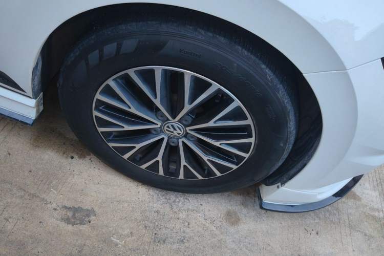 Used Volkswagen Sagitar 2020 280TSI DSG Comfort Version China V Standard Right Front Wheel Hub