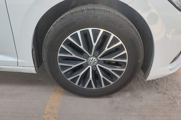 Used Volkswagen Sagitar 2020 280TSI DSG Comfort Version China VI Standard Right Front Wheel Hub