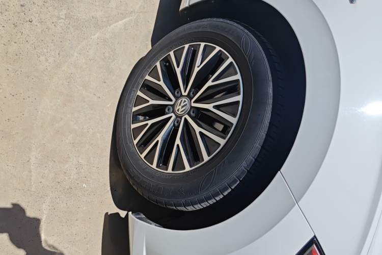 Used Volkswagen Sagitar 2020 200TSI DSG Comfort Version China VI Standard Right Front Wheel Hub