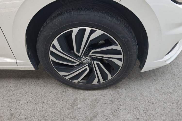Used Volkswagen Sagitar 2020 200TSI DSG Comfort Version China VI Standard Right Front Wheel Hub