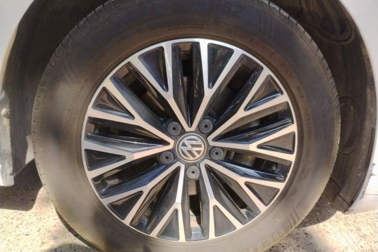 Used Volkswagen Sagitar 2020 200TSI DSG Comfort Version China VI Standard Right Front Wheel Hub